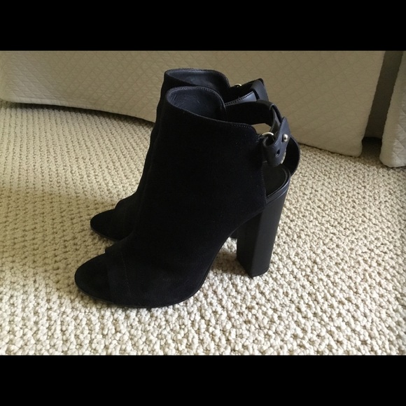 VINCE “ADDISON “ suede ankle booties size 7 US . - Picture 7 of 10